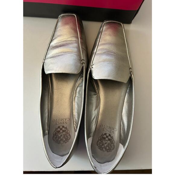 Vince Camuto Shoes Silver Flat Loafer Leather Size 9 M - Picture 1 of 10